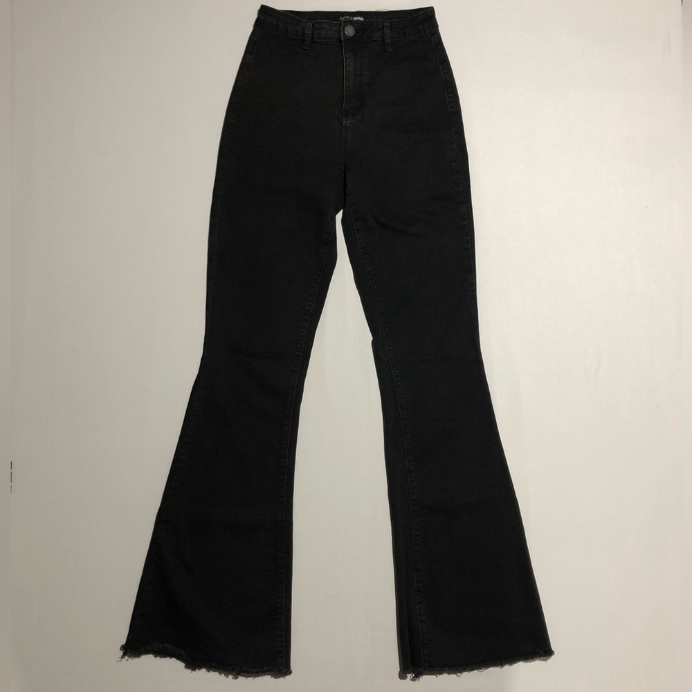 Fashion Nova Women’s Black Stretch High-Waisted Raw Hem Flare Denim Jeans Size 9
